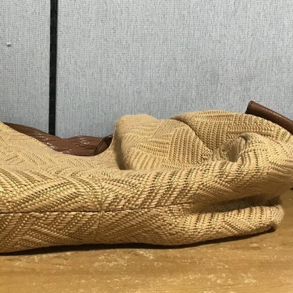 Valentino Garavani Woven Beige Handbag with Gold Logo Plate - Picture 6 of 7